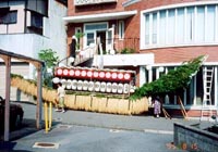 オーソドックスな飾り付けが済んだ船