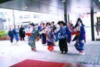 阿蘭陀万才の庭先まわり。正面から観た図