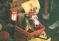 仲の良さそうな宗太郎役とアニオー役の子供達